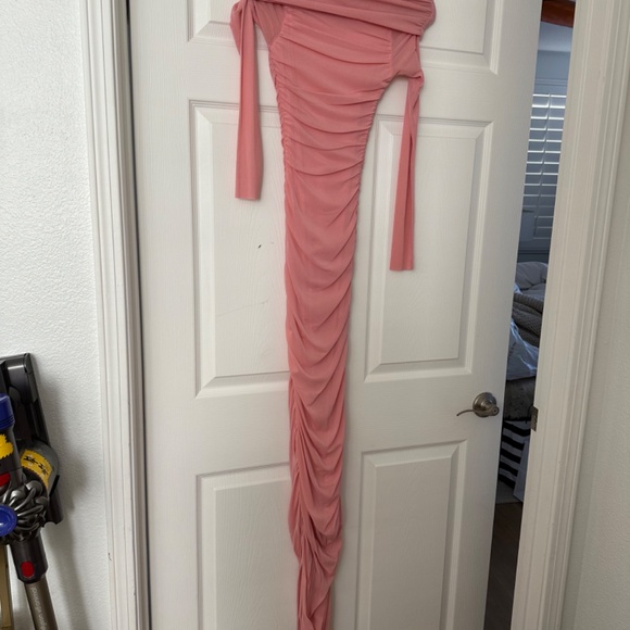 BUMPSUIT Off The Shoulder Dress in Pink🎀 - Picture 3 of 5